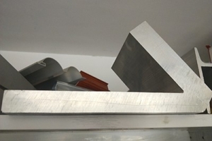 Precision sawing of irregular industrial aluminum profiles