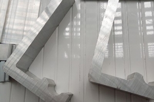 Precision sawing of industrial aluminum profiles